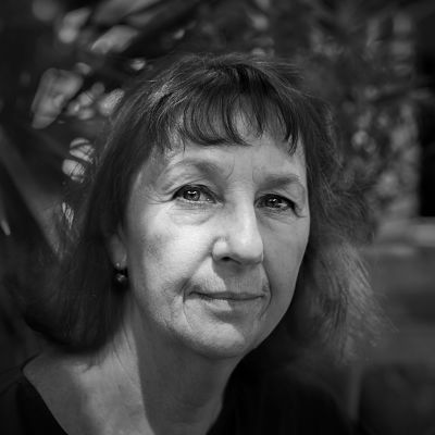 Rosalie Ham threads the needle