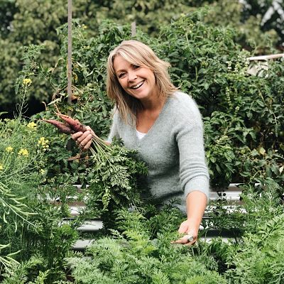 Ainslee Costa Cooks – Yum!