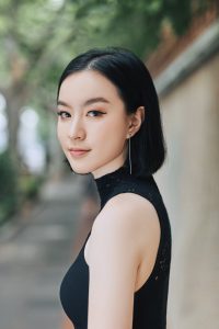 Chloe Gong uncropped