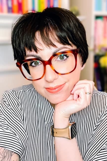 What’s on Jen Wilde’s bookcase?