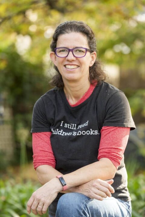 What is R A Spratt reading?