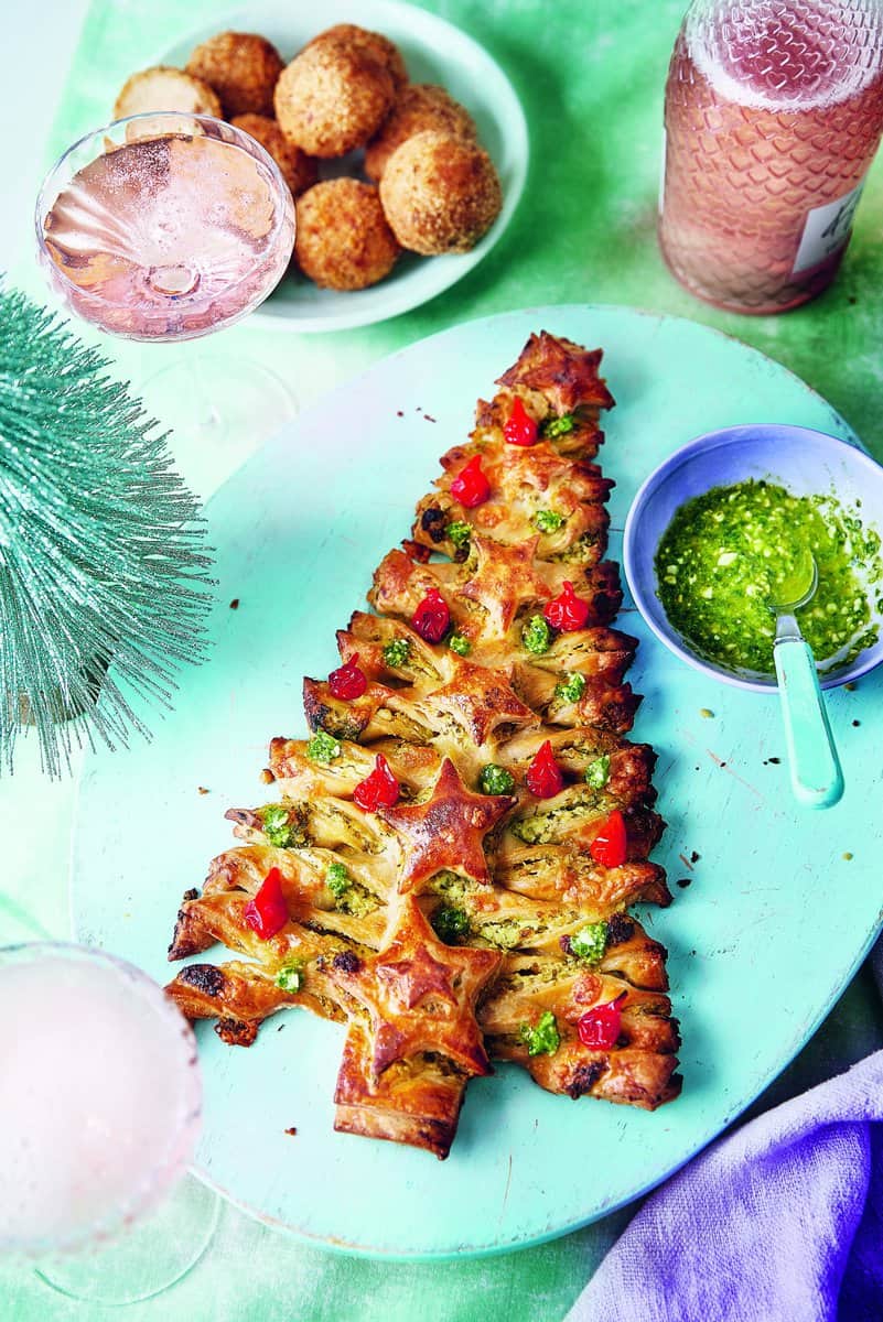 Cheesy Pesto Christmas Tree Recipe!