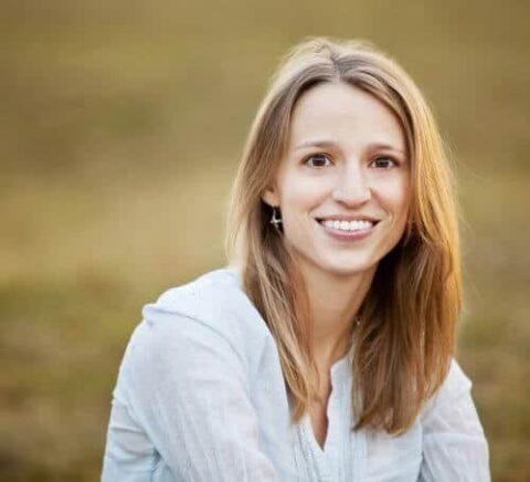 What is Susan Dennard reading?