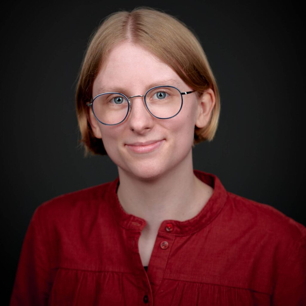 Johanna van Veen author photo.jpg
