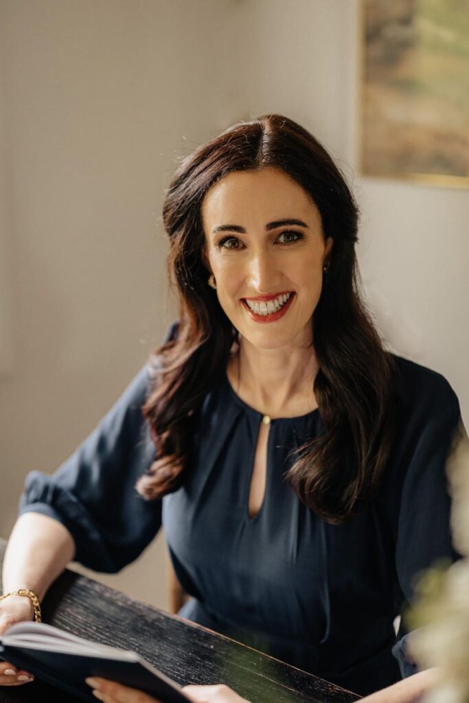 Anna_johnston_author_photo_version2.jpg